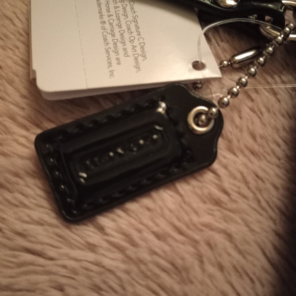 Coach Peyton Dream Black and White Wristlet NWT - Picture 4 of 10